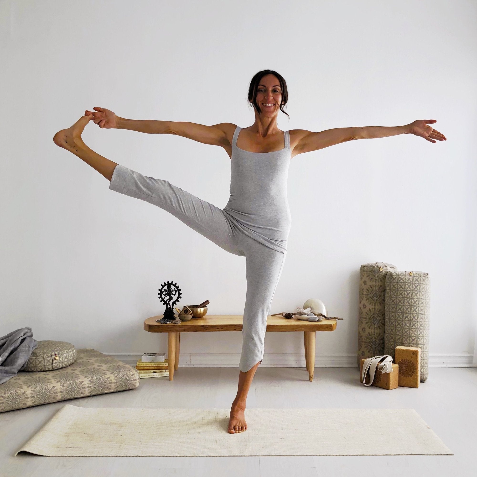 THE SHANTI VIRA YOGA CAPRI