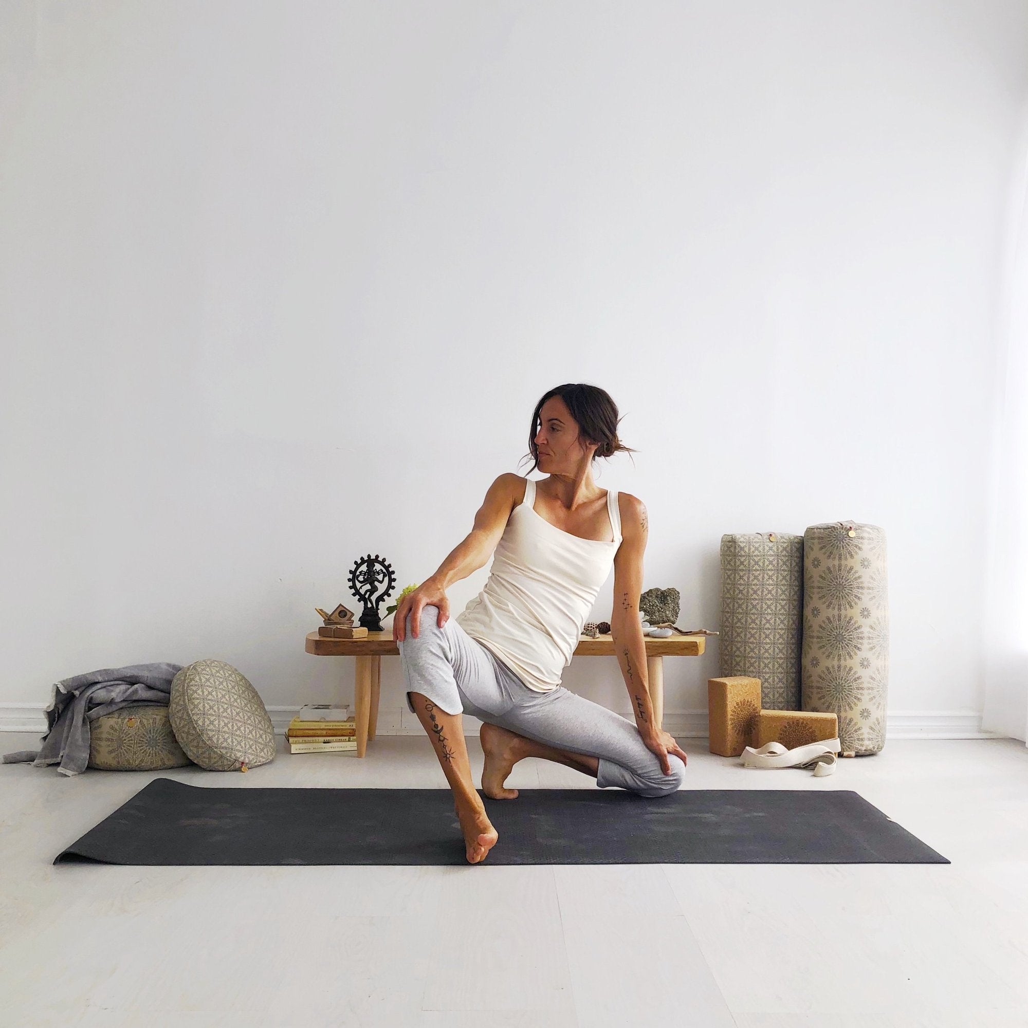THE SHANTI VIRA YOGA CAPRI
